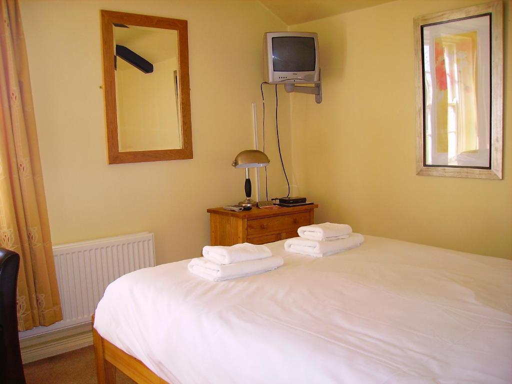 The Bell Inn Frampton on Severn Room photo